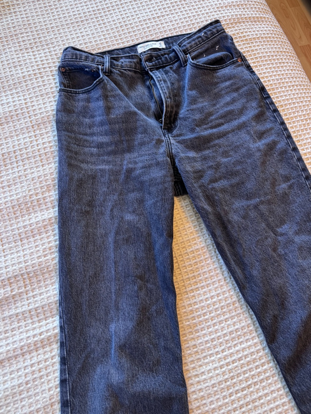 Abercrombie 90s Straight Ultra High Rise Jeans